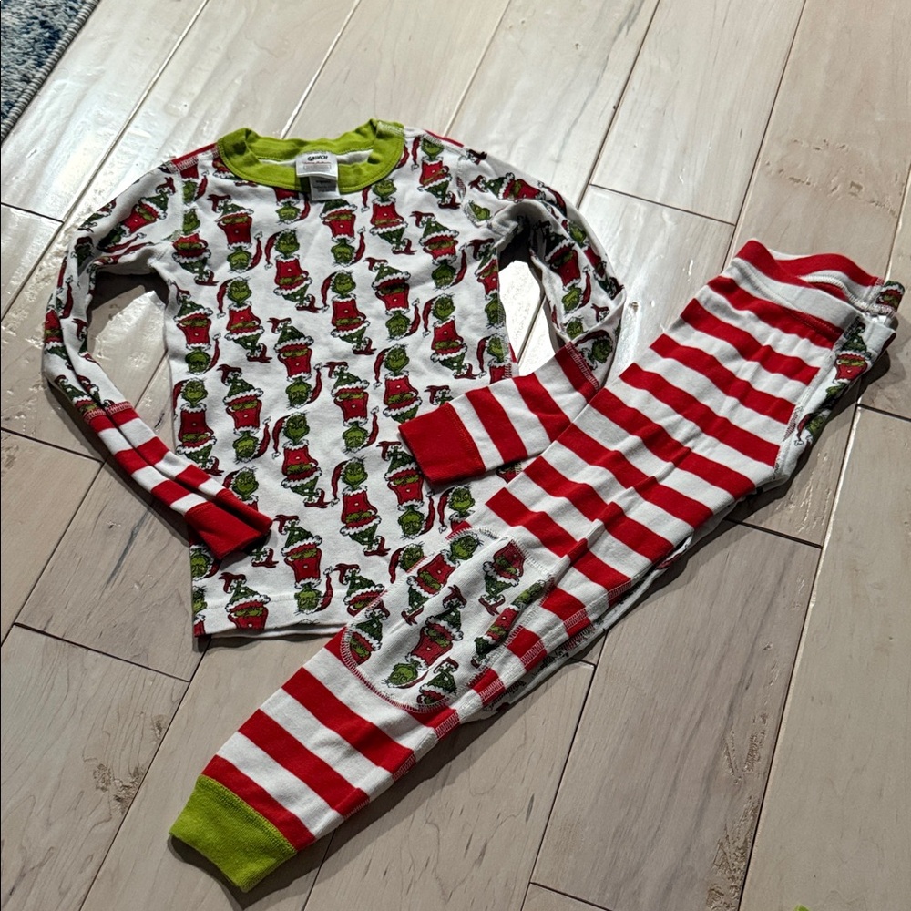 Hannah Anderson the Grinch pajama set size 5